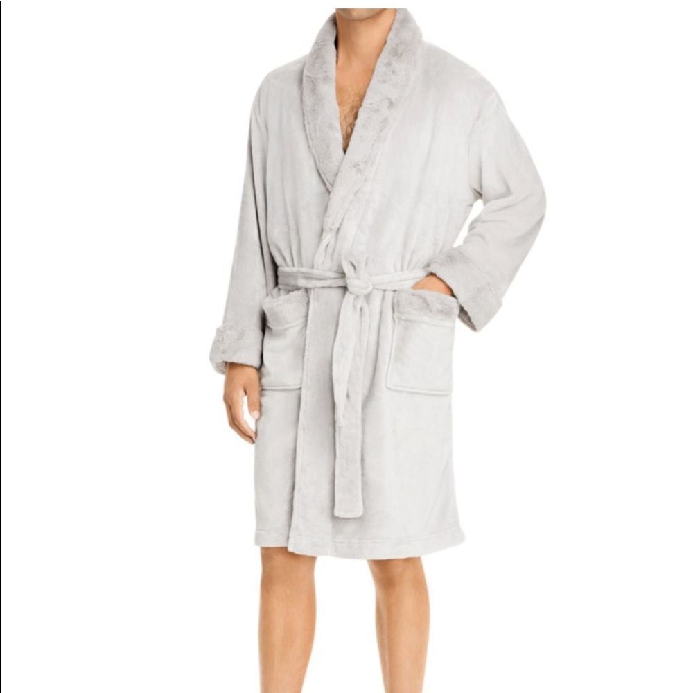 HUDSON PARK COLLECTION
Faux Fur Robe. Color:Grey